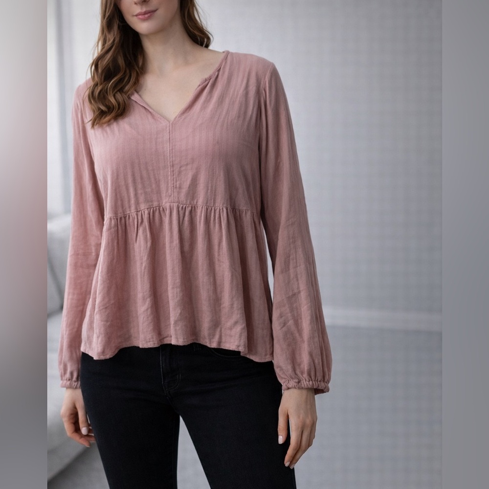 061. Velvet by Graham & Spencer Mauve V-Neck Blouse.